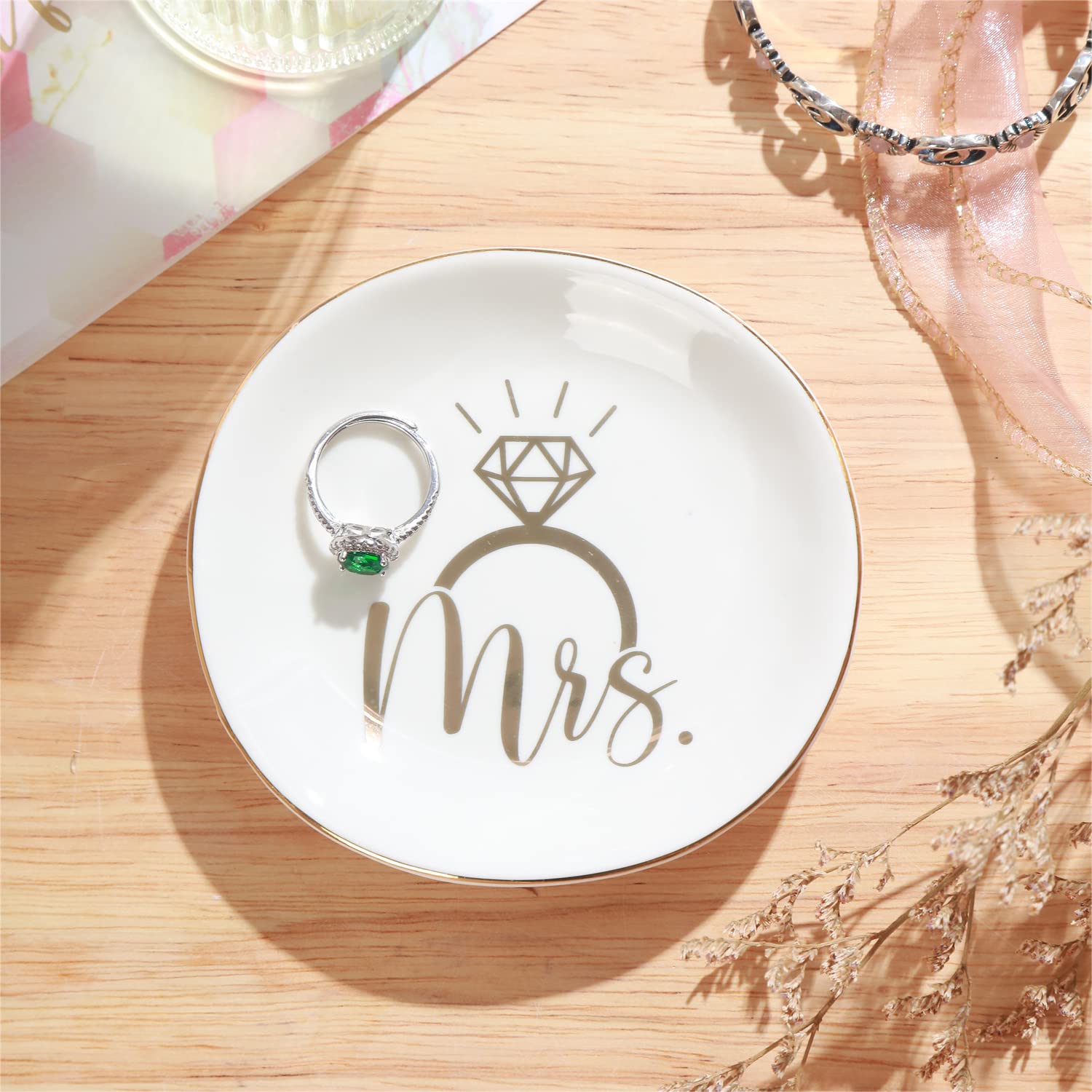 Titanape Bride to Be Gifts, Engagement Gifts Trinket Dish, Wedding Jewellery Dish Bride Ring Holder Dish Engagement Presents for Mrs, Golden
