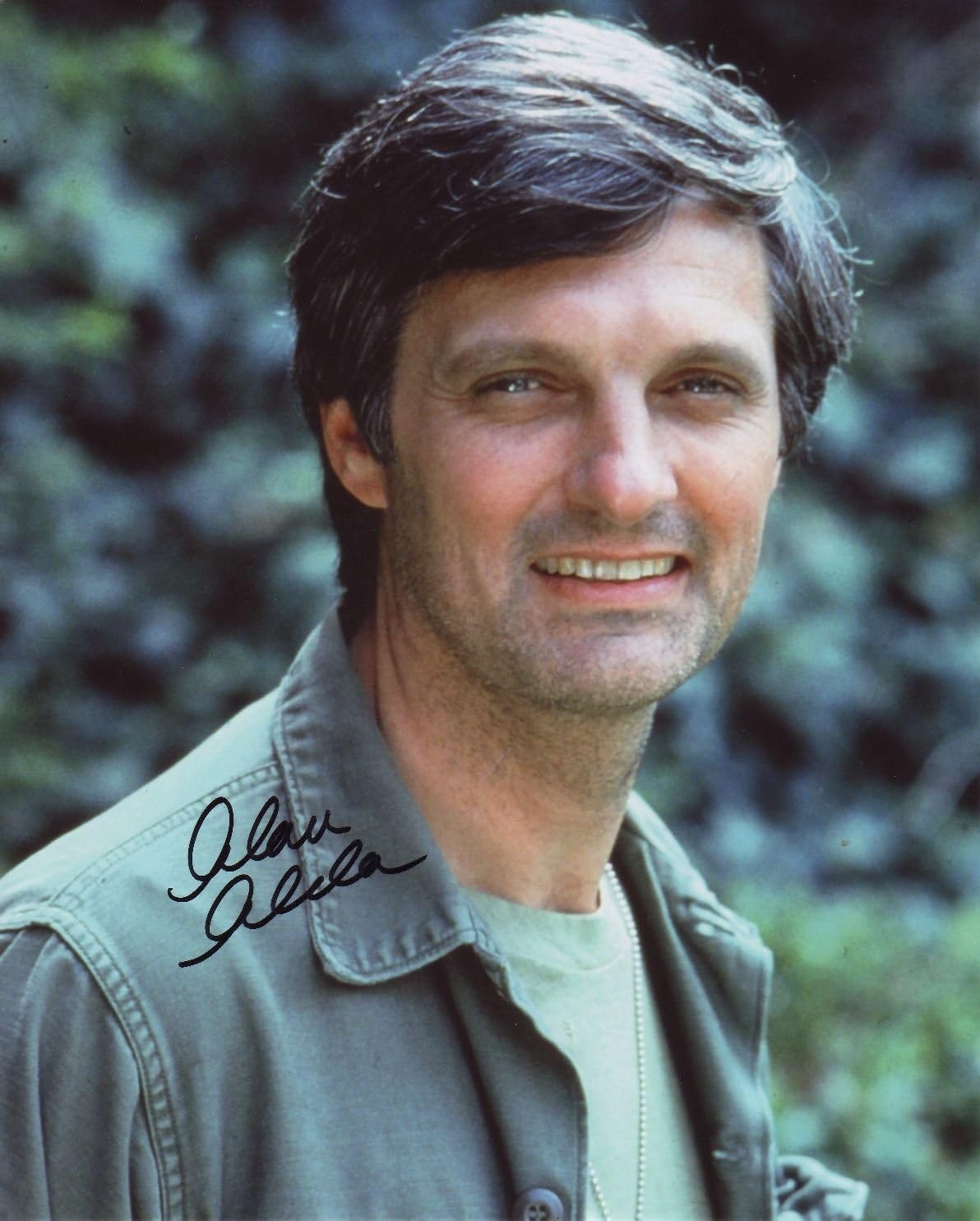 Photographs - Alan Alda - Mash Autograph Signed 8 x 10 Photo