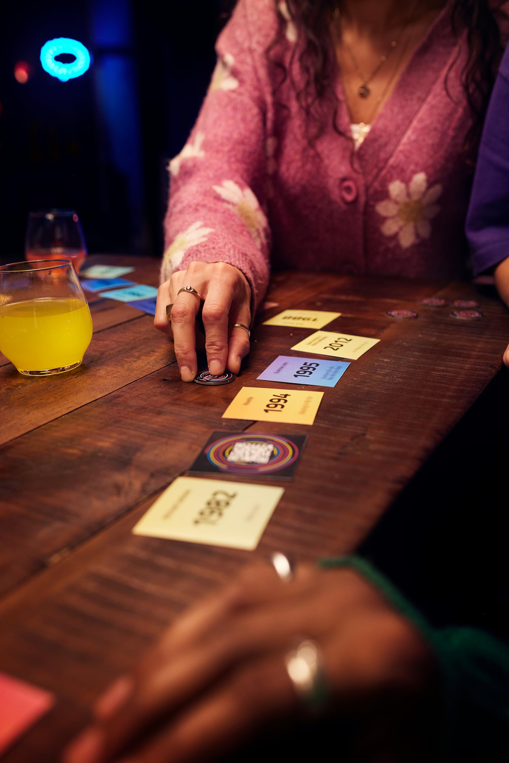 Hitster Original, EIN Party- und Kartenspiel für Erwachsene und Familien - 2 bis 10 Spieler ab 16 Jahren, Deutsch (DE) 8