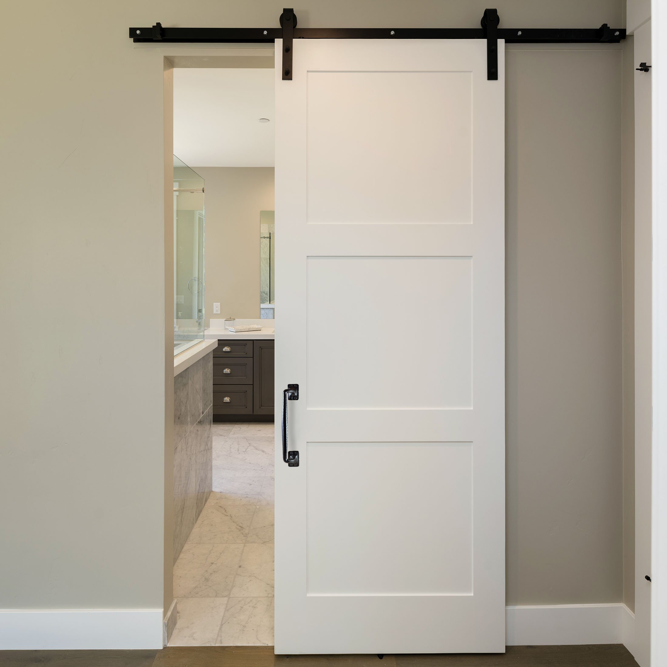 направляющая terno scorrevoli. откатная деревянная дверь. сдвижная дверь в стену. профиль дорс раздвижные двери. двери амбарные 2 двери раздвижные.