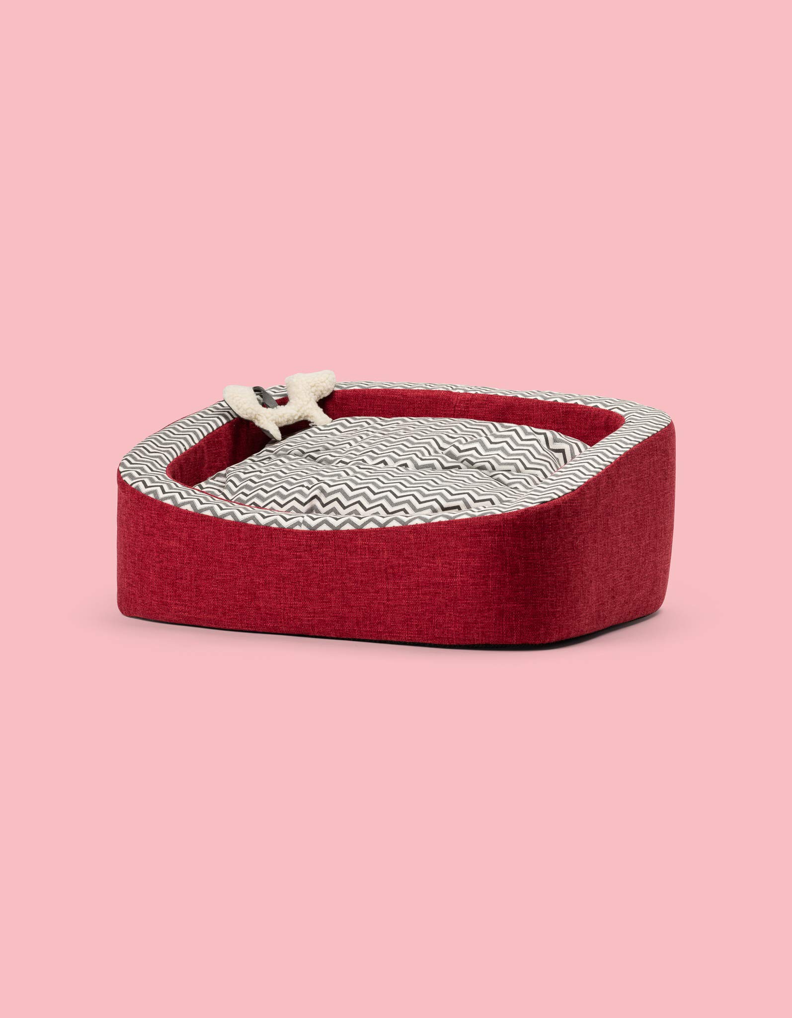 United Pets Snorefie Soft Oval Design Dog Bed Removable Cover Non Slip Small Red Zigzag