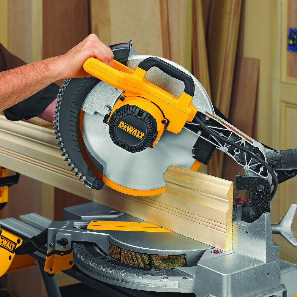 DEWALT DW715 15-Amp 12-Inch Single-Bevel Compound Miter Saw