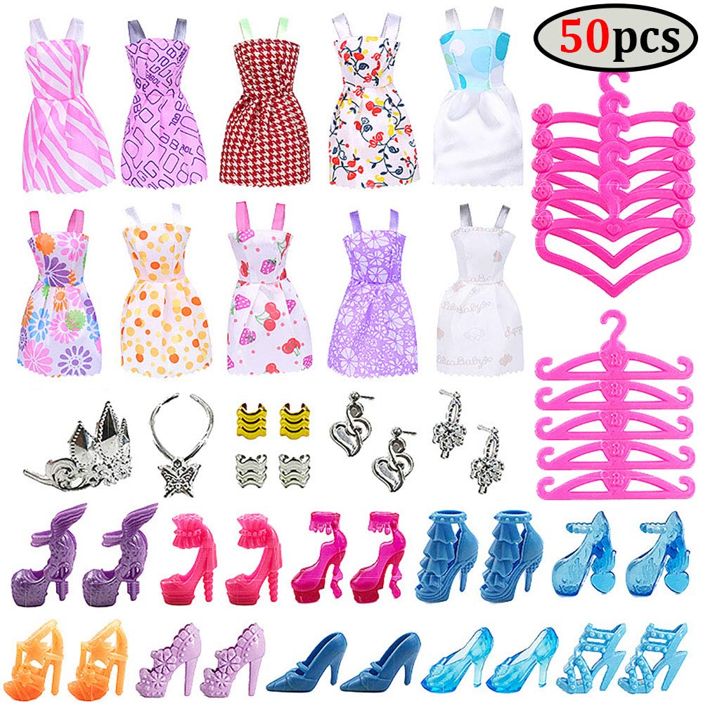 50pcs accessori per Barbie Doll e abiti da festa abiti -10 pezzi abiti da partito, 10 scarpe PCS, 10pcs appendiabiti e 10pcs gioielli per la ragazza compleanno regalo di Natale