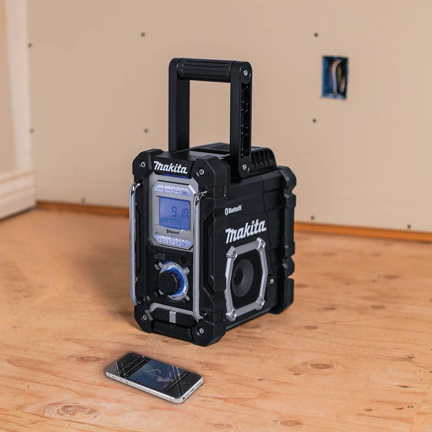 Makita XRM06B 18V LXT Lithium-Ion Cordless Bluetooth Job Site Radio: Home Improvement