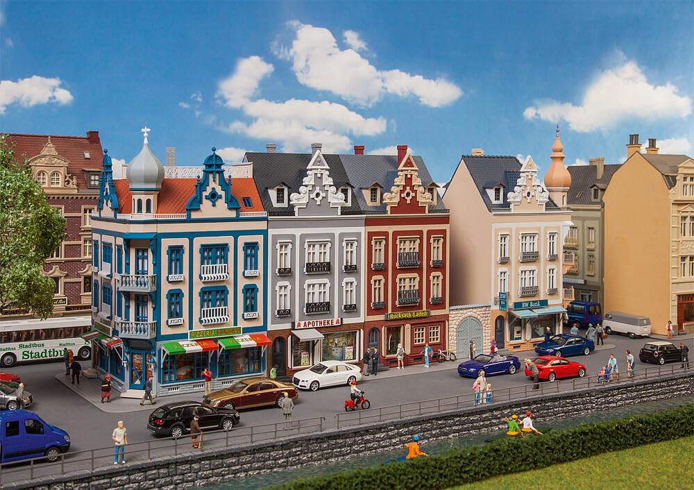 Faller Town House Line Beethovenstraße Model Kit with 1068 Individual Parts 452 x 118 x 200 mm I Model Railway Accessories H0 I Model Railway H0 City