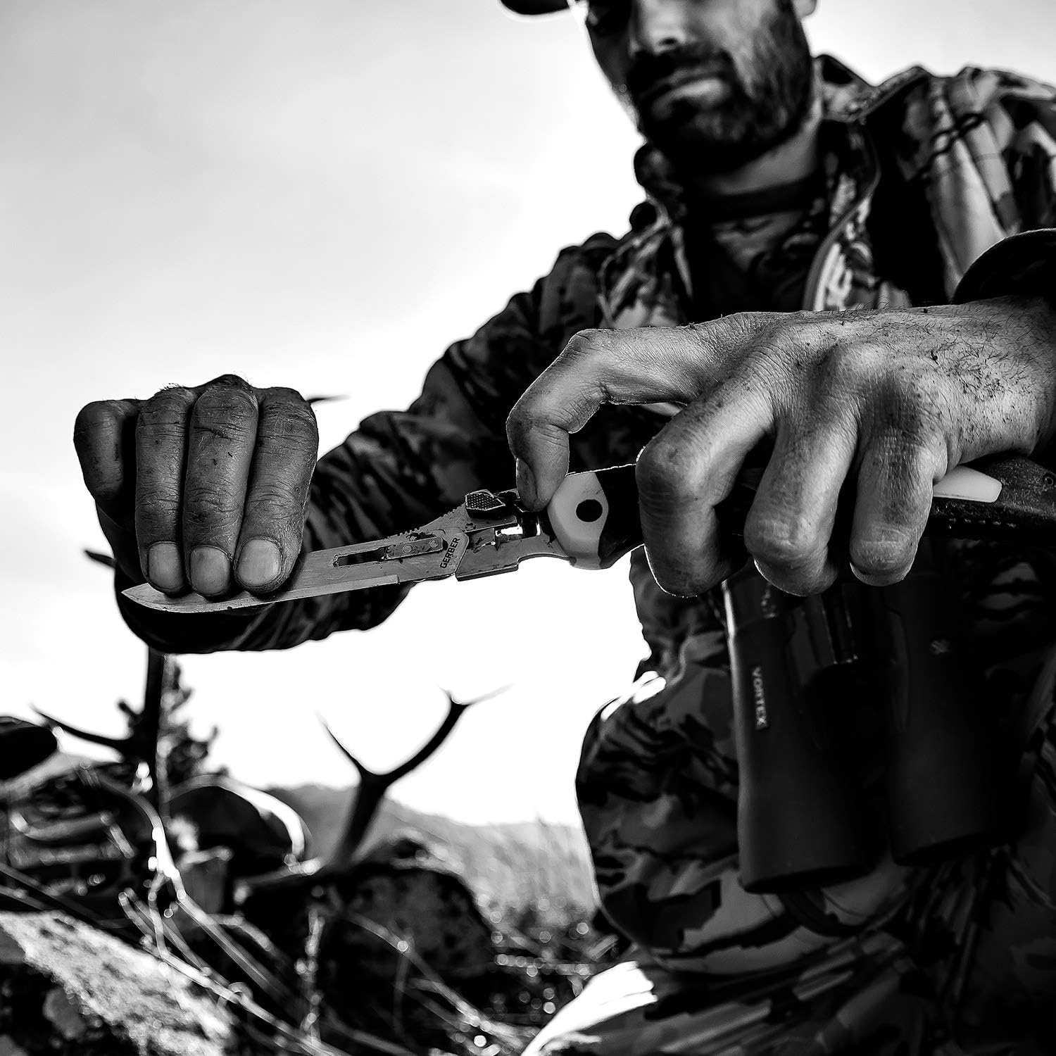 Gerber Vital Big Game Folder - Tool-less Exchangeable Blade Hunting Knife w/ Sheath [31-003053]: Home Improvement