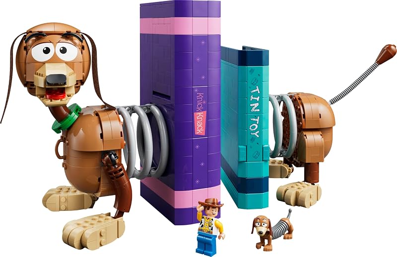 ǀ Disney and Pixar Toy Story: Slinky-Buchstützen - Bücherregal-Deko Bauset für Erwachsene - inkl. Woody Minifigur & Dackelfigur - Nostalgisches Geschenk für Fans - 43301