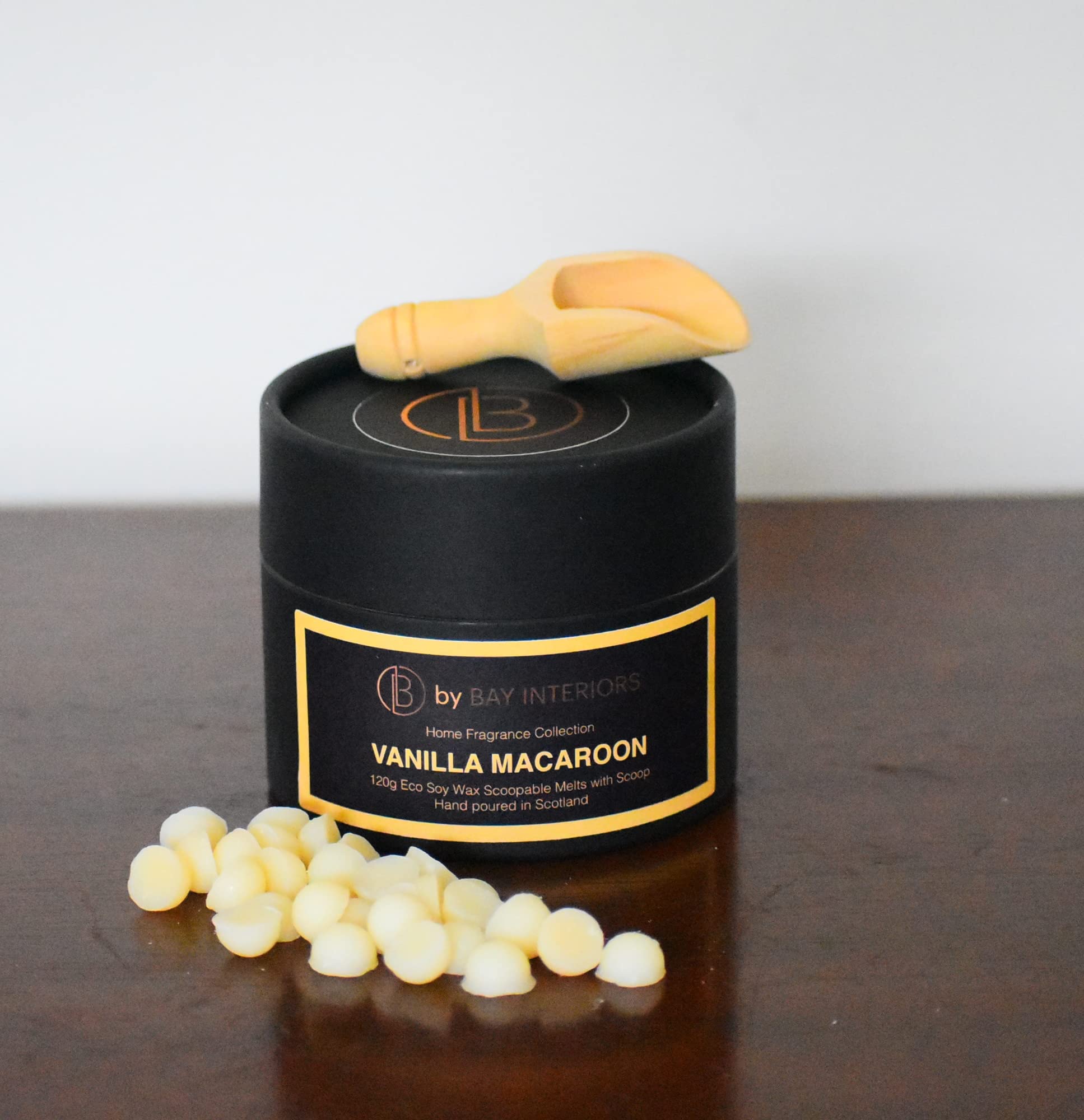by Bay Interiors Eco Soy Scoopable Wax Melts Highly Scented Vegan No Plastic 120g (Vanilla Macaroon) with Natural Wooden Scoop 15% Fragrance Oil Gifting Idea