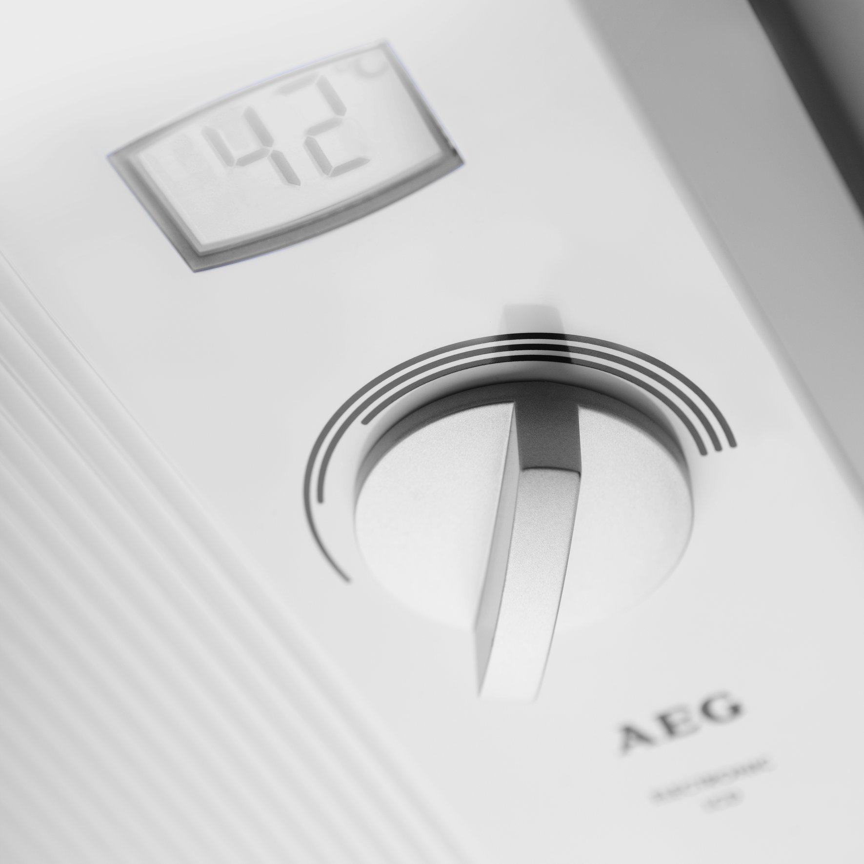 AEG elektronischer Durchlauferhitzer DDLE LCD 18 kW, gradgenaue Temperaturwahl, LC-Display, Festanschluss 400V, VDE geprüft, 222392 2