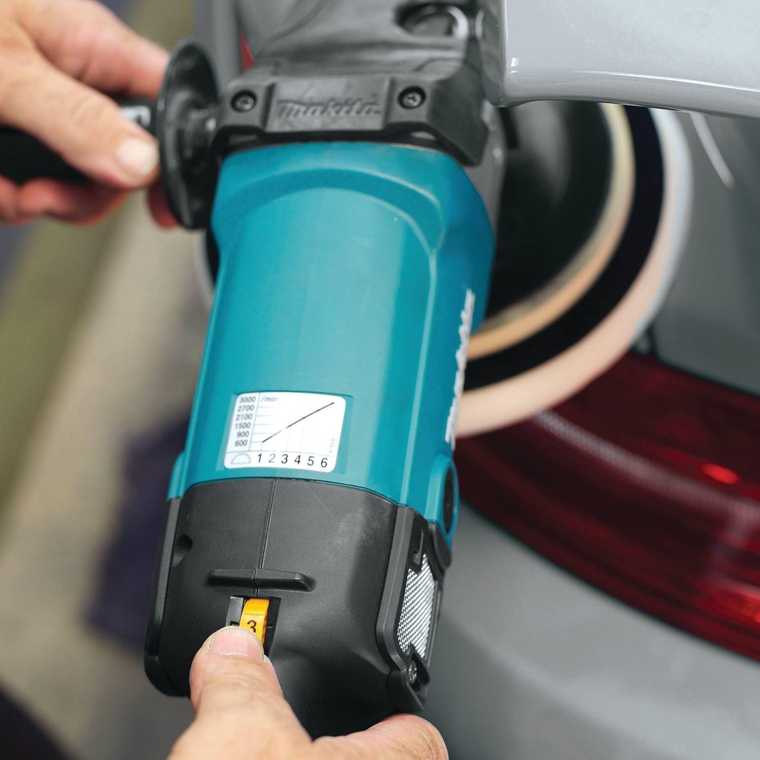 Makita 9237CX3 Makita 7" Polisher, 10 AMP, 600-3, 000 RPM, var. spd., loop handle with foam pad and bag, - - 