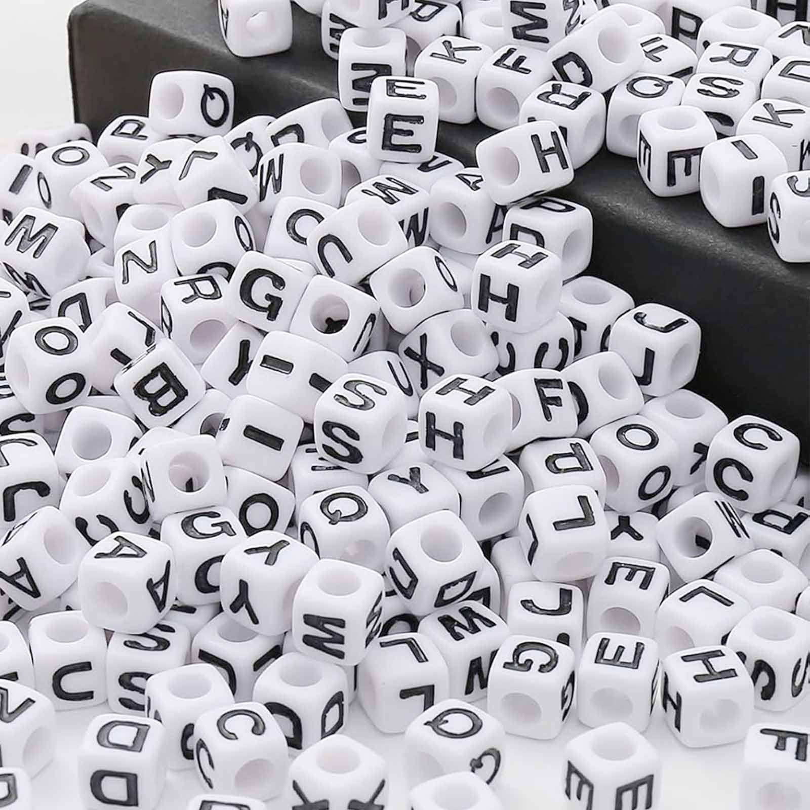 HERZWILD Letter Beads for Threading Approx. 700 Pieces 7 x 7 mm Square Letter Bead Craft Beads A-Z Beads for Jewellery Crafts (7 x 7 mm)