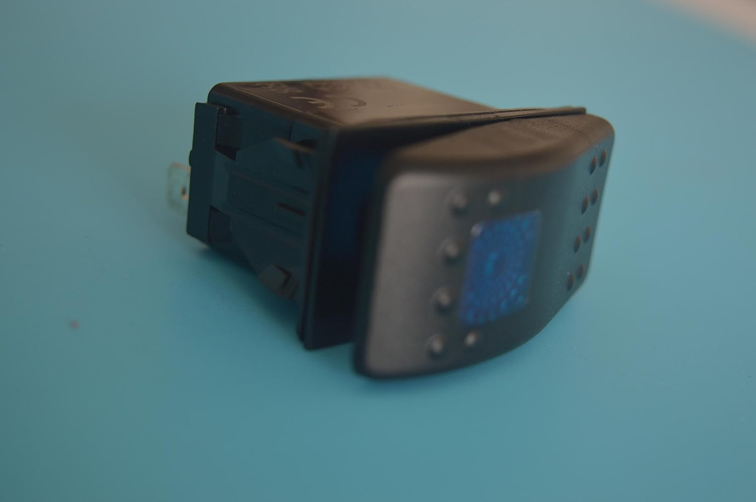 Amarine Made 12v 20 Amp Waterproof Blue LED On/Off Boat Marine SPST 3P Rocker Switch with Light : Sports & Outdoors
