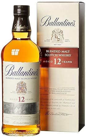 Ballantines 12 Blended Malt Scotch Whisky – 12 Jahre gereifte Komposition aus ausgewählten Malt Whiskys – Goldgelbe Farbe mit