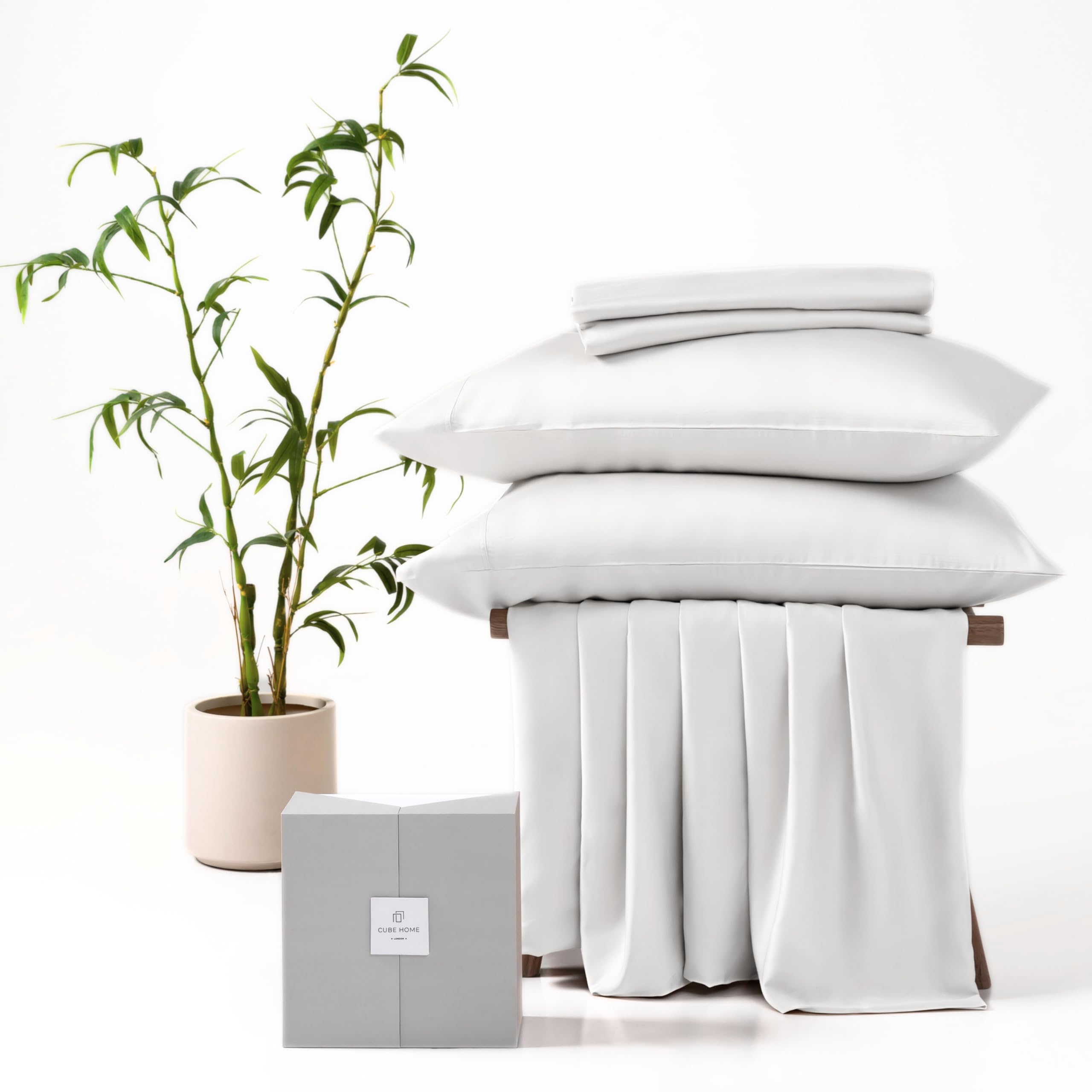 CUBE HOME - Luxury Bedding 4 Pcs Set (240x220cm Duvet Cover + 2 75x50cm Pillowcases + Deep Pocket Fitted Sheet) 100% Natural Bamboo Soft Cooling Anti-Allergy Anti-Bacterial King Bed White