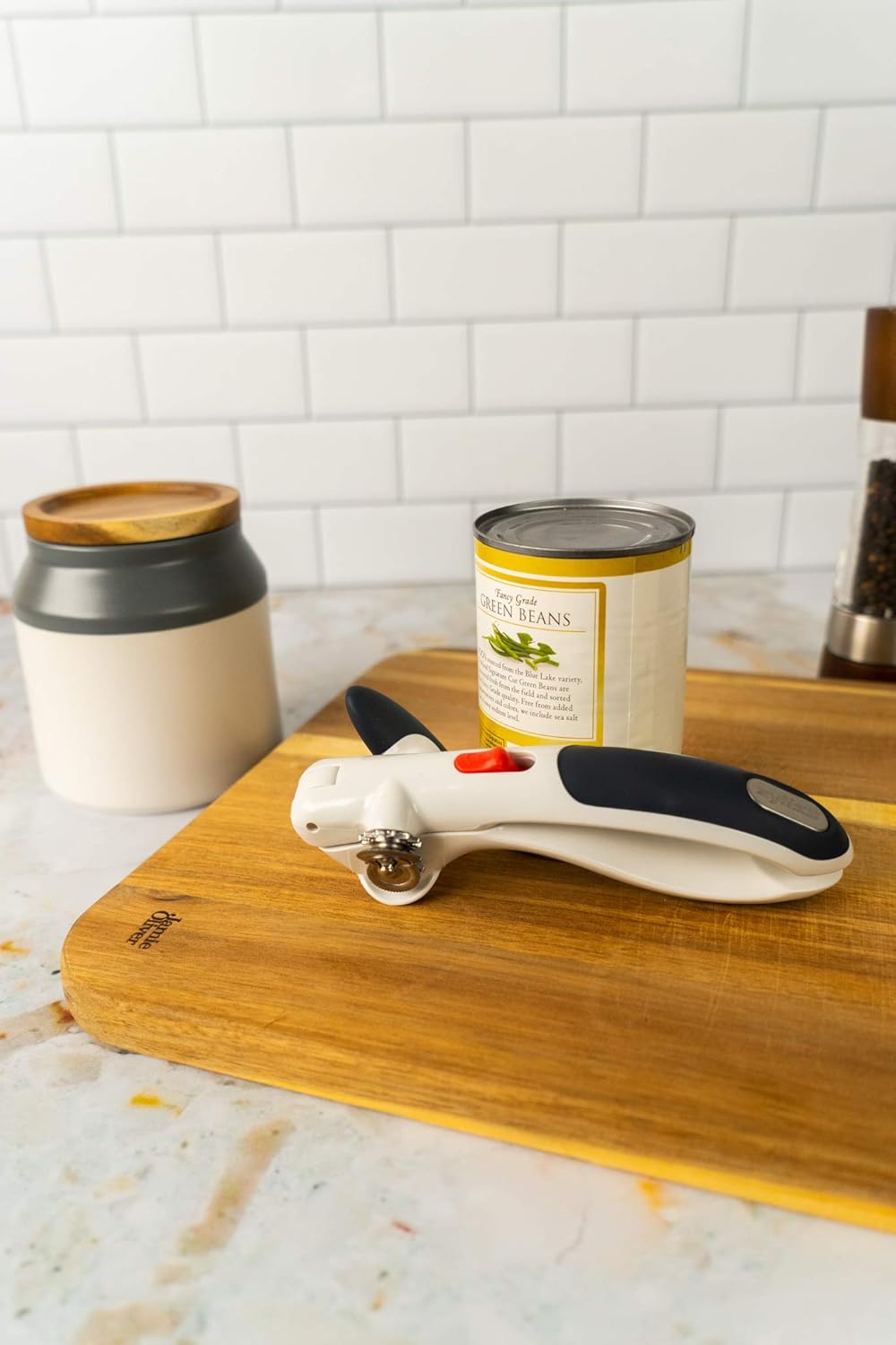 Zyliss - 20362 ZYLISS Lock N' Lift 7" Manual Handheld Can Opener with Locking Mechanism, White/Gray: Kitchen & Dining