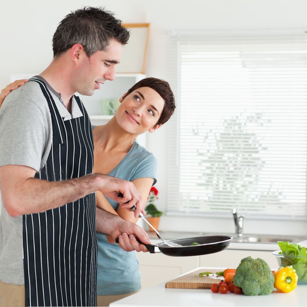 Tablier de Cuisine, Tablier de Cuisine avec 2 Poches, Tablier Noir et Blanc Unisexe pour Les Cuisiniers Restaurant Bistro BBQ, Longueur: Environ 78cm / 30.7 Pouces; Largeur: Environ 61 cm / 24,0 Pouce