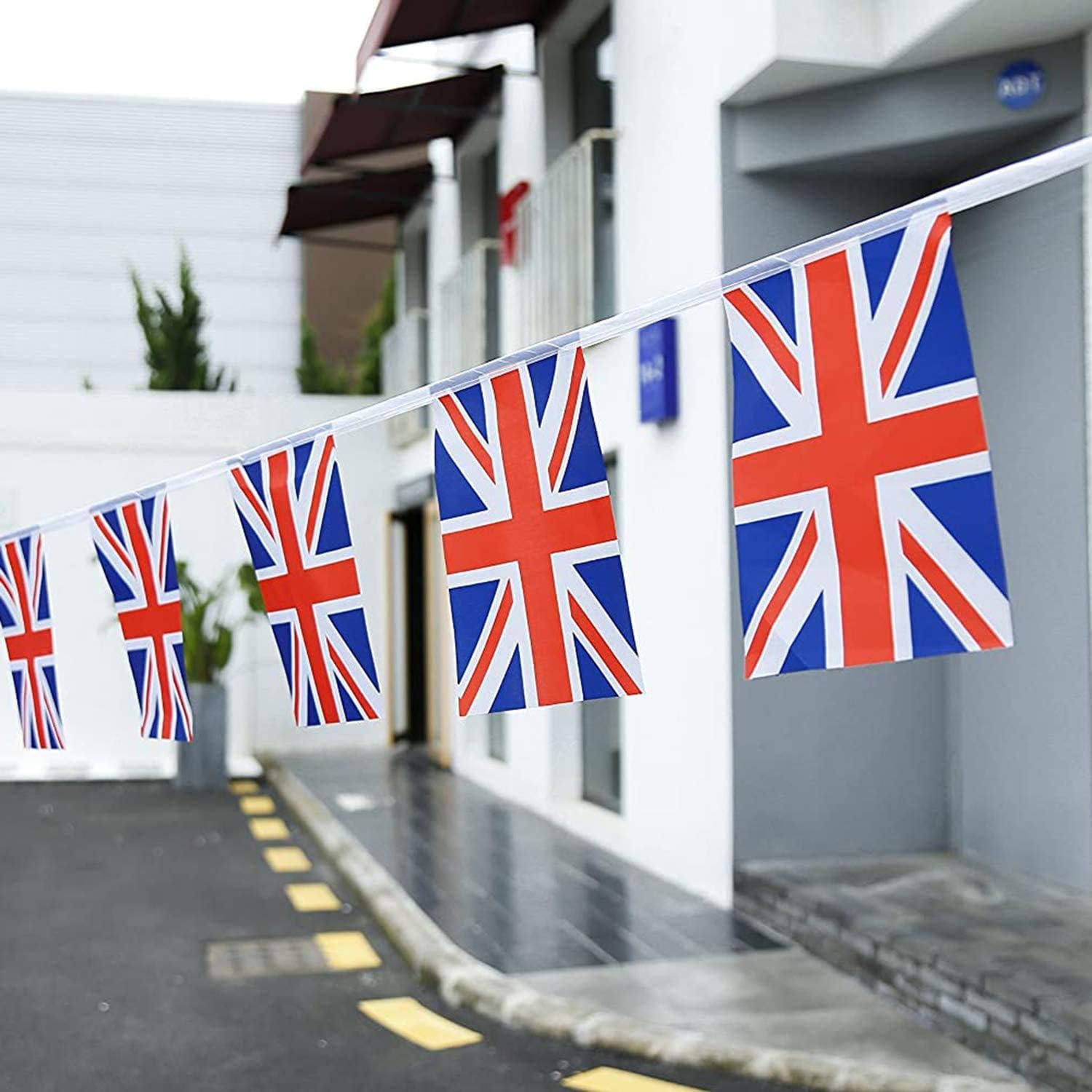 Fabric Union Jack Bunting Flags 10M/ 33ft Long with 30 UK Flags British Banners Party Decor United Kingdom Full Flag Patriotic Themed Bunting for UK National Royal Queens 90th Street Party Decoration - Image 4