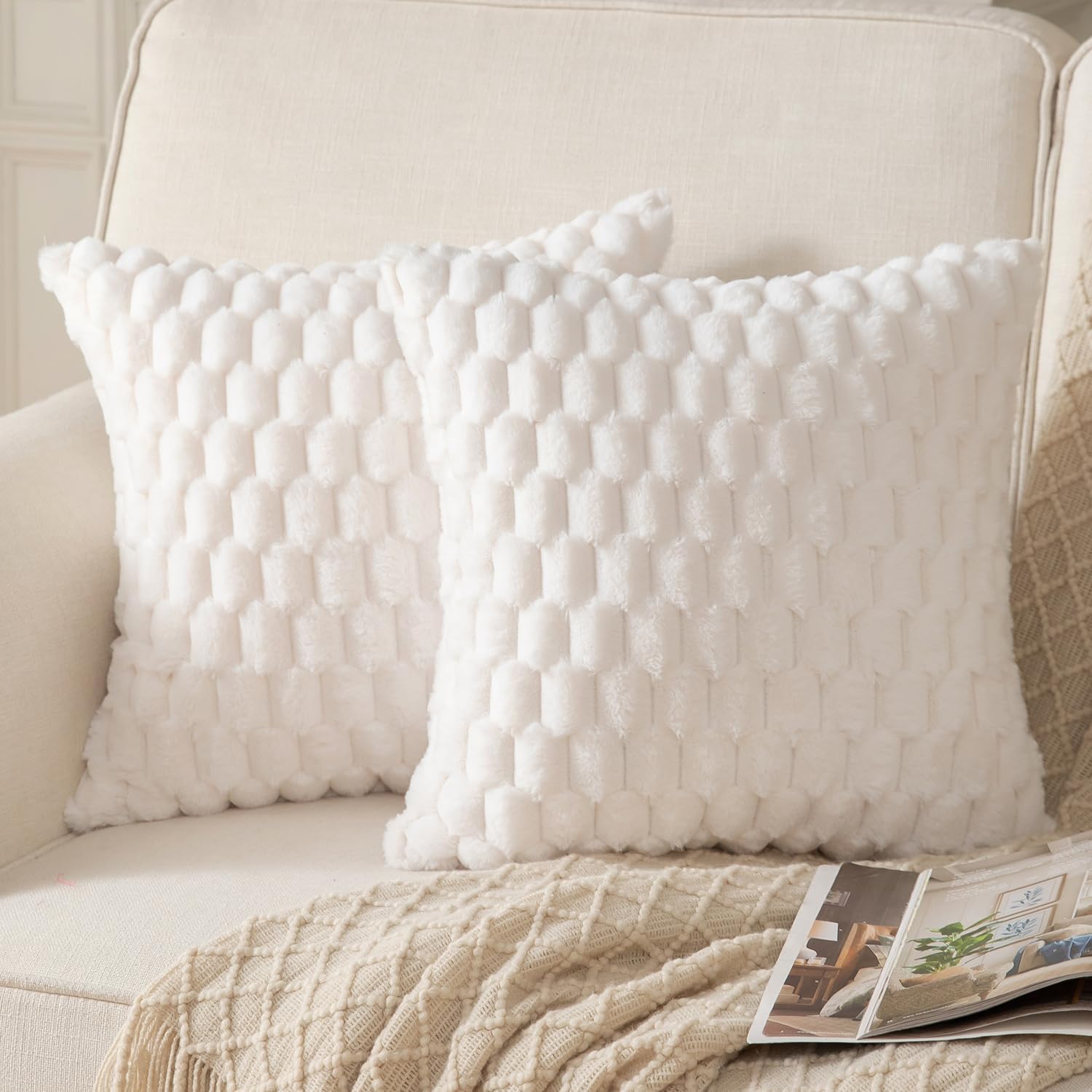 Mandioo Pack of 2 White Super Soft Plush Decorative Cushion Covers 16x16 inch 40x40 cm Wool Velvet Throw Pillow Covers cases Faux Fur fluffy Couch Sofa Bed Livingroom