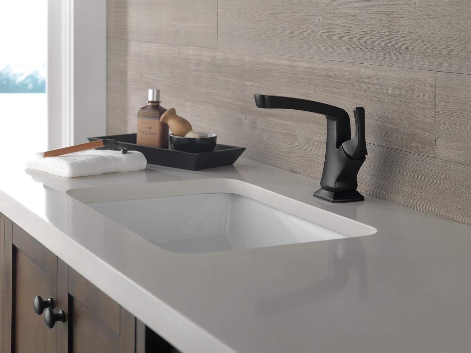 Delta Faucet Vesna Matte Black Bathroom Faucet, Single Hole Bathroom Faucet, Single Handle Bathroom Faucet, Drain Assembly, Matte Black 15789LF-BL - - 