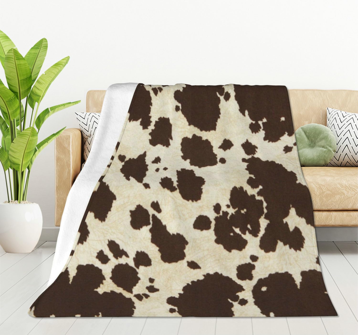 HGOD DESIGNS Brown & White Cowhide Fur Print Pattern Fleece Throw Blanket Ultra Soft Cozy Blooming Decorative Flannel Blanket All Season for Home Couch Bed Chair Travel 100x130cm