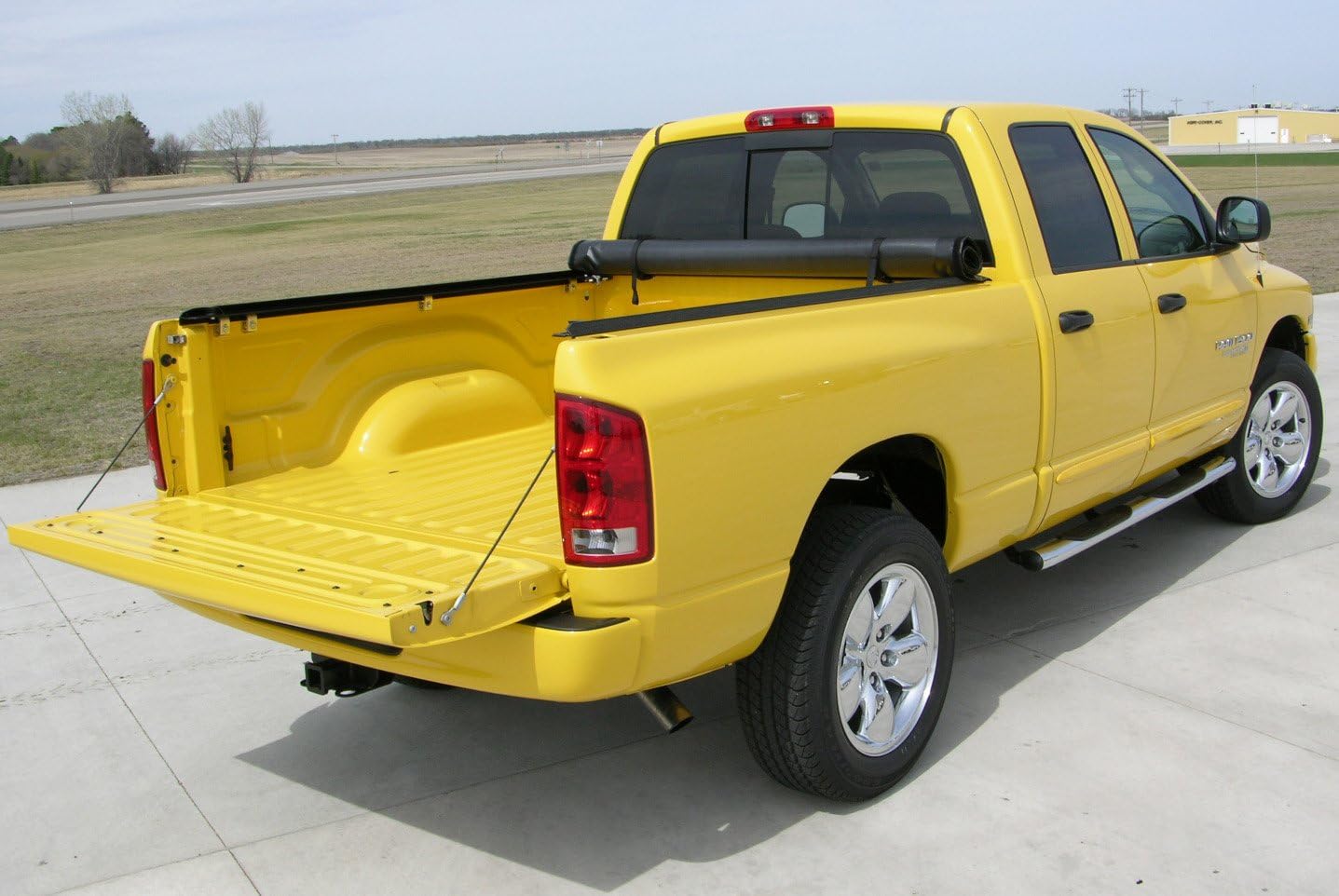 Amazon Com Access 44169 Lorado Low Pofile Roll Up Tonneau Cover Automotive