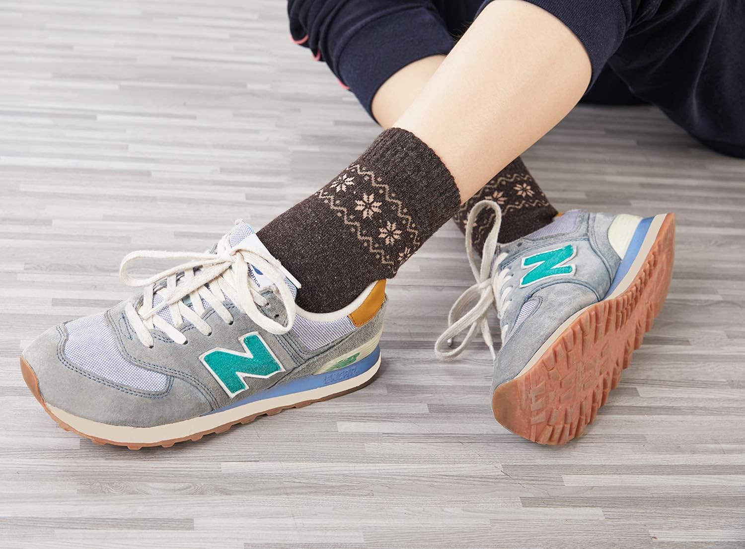 Pack of 4 Winter Warm Wool Socks Hiking Socks Knit Crew Socks for Women Soft and Comfortable: Clothing