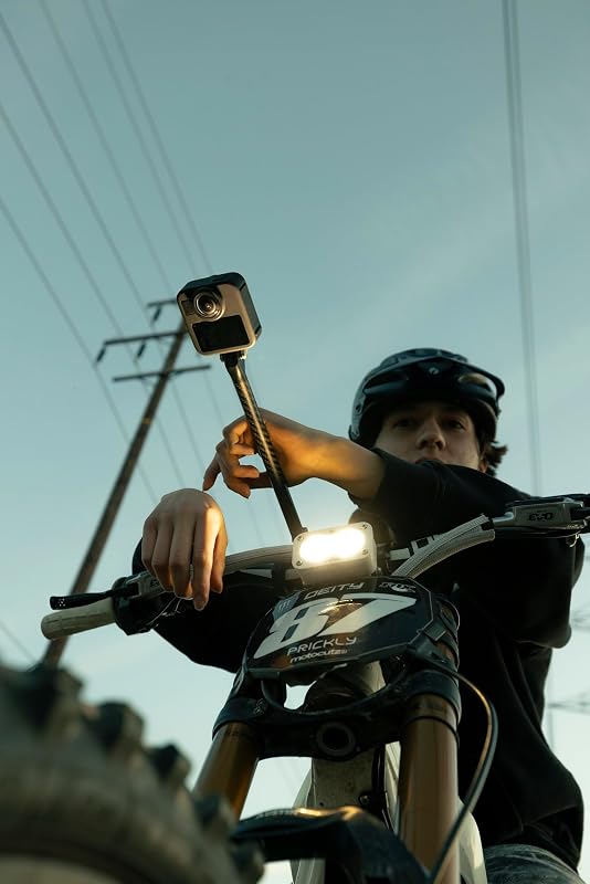 MAX2 + Zubehörpaket – Enthält eine 1,2 m Lange Verlängerungsstange, 2 Enduro-Akkus mit 1960 mAh und eine 64 GB SanDisk microSD-Karte