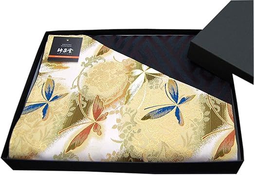 Amazon Co Jp 和風 着物テーブルランナー 帯 箱入り 包装済 人気 海外向けギフトにも 1cm 蝶 Home Kitchen