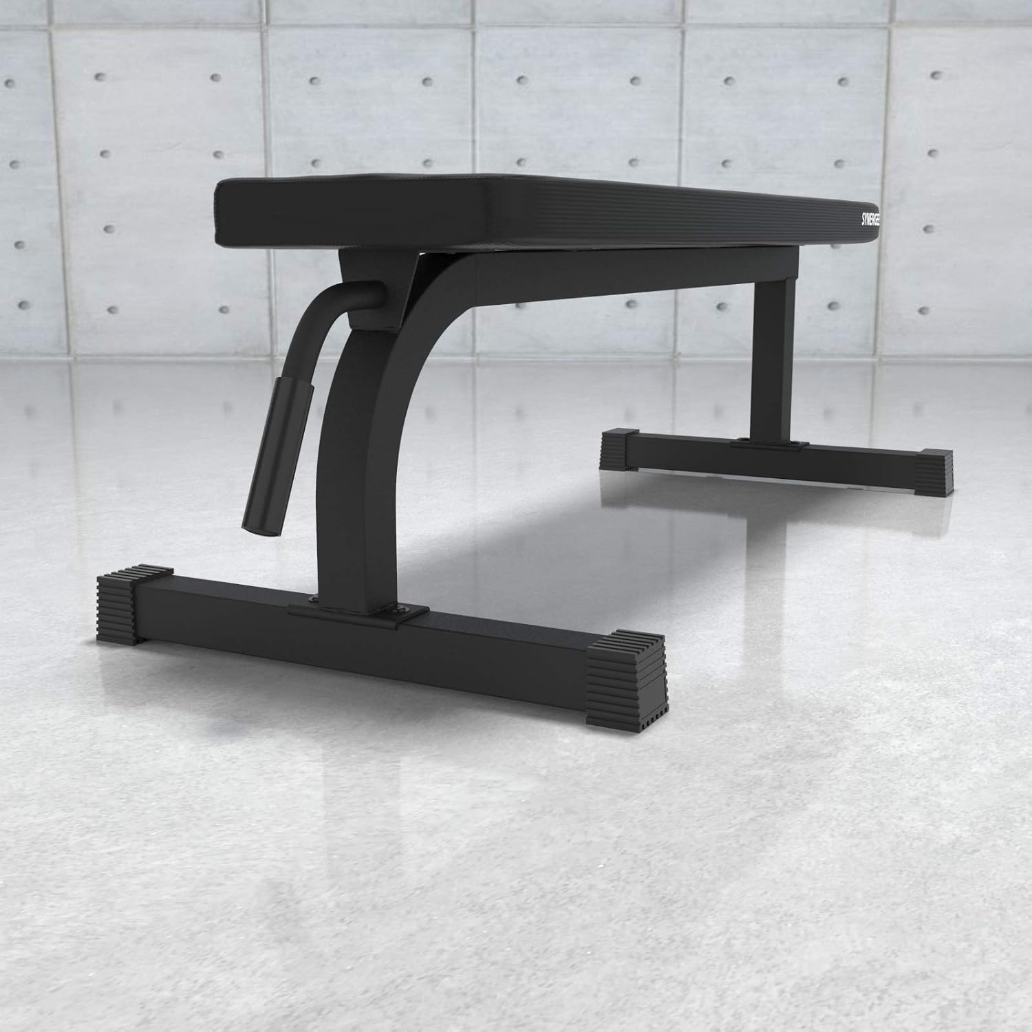 Synergee Flat Bench Workout Bench –Perfect for Pressing Exercises – Weight Bench for Dumbbell & Barbell Press Workouts – Great for Commercial, Garage and Home Gym: Sports & Outdoors