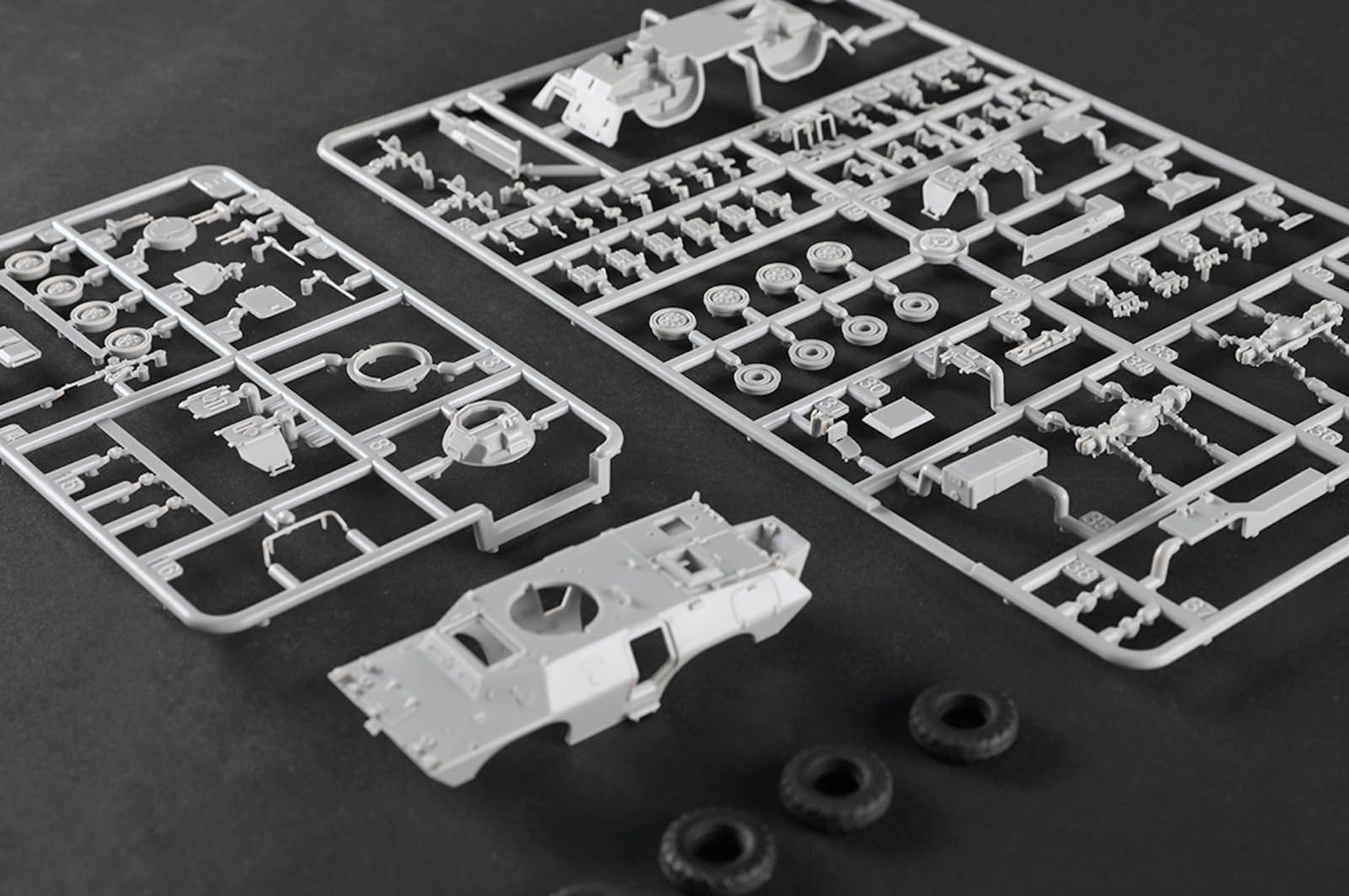 Trumpeter 757440-1/72 M706 gepanzertes Kommandofahrzeug - Maßstab 1:72 2
