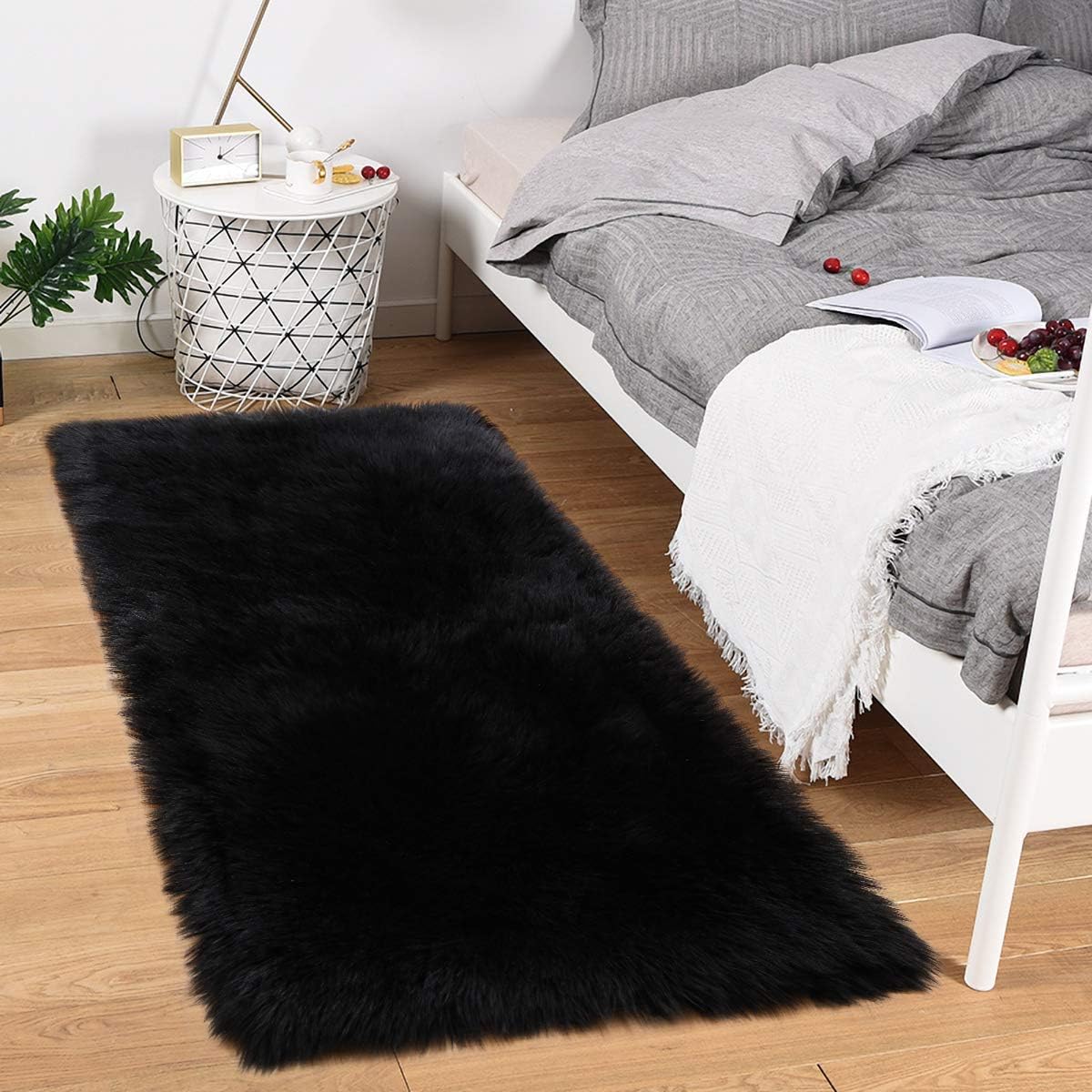 Noahas Luxury Fluffy Rugs Bedroom Furry Carpet Bedside Sheepskin Area Rugs Children Play Princess Room Decor Rug, 2.3ft x 5ft, Black