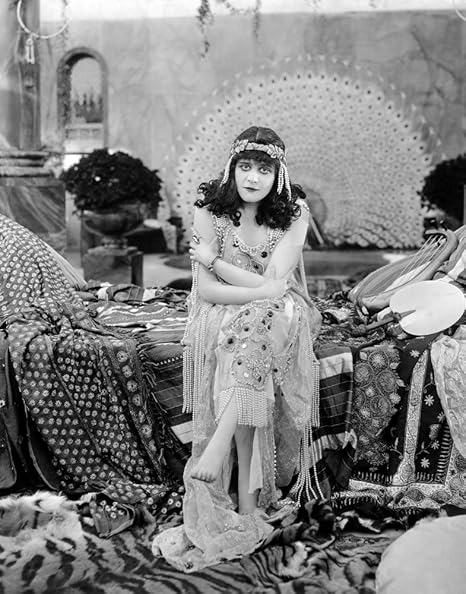 Amazon Theda Bara 15 1955 Nne Theodosia Goodman American Actress Bara In The Title Role Of Salome 1918 ポスタープリント 24 X 36 アートフレーム ポスター オンライン通販