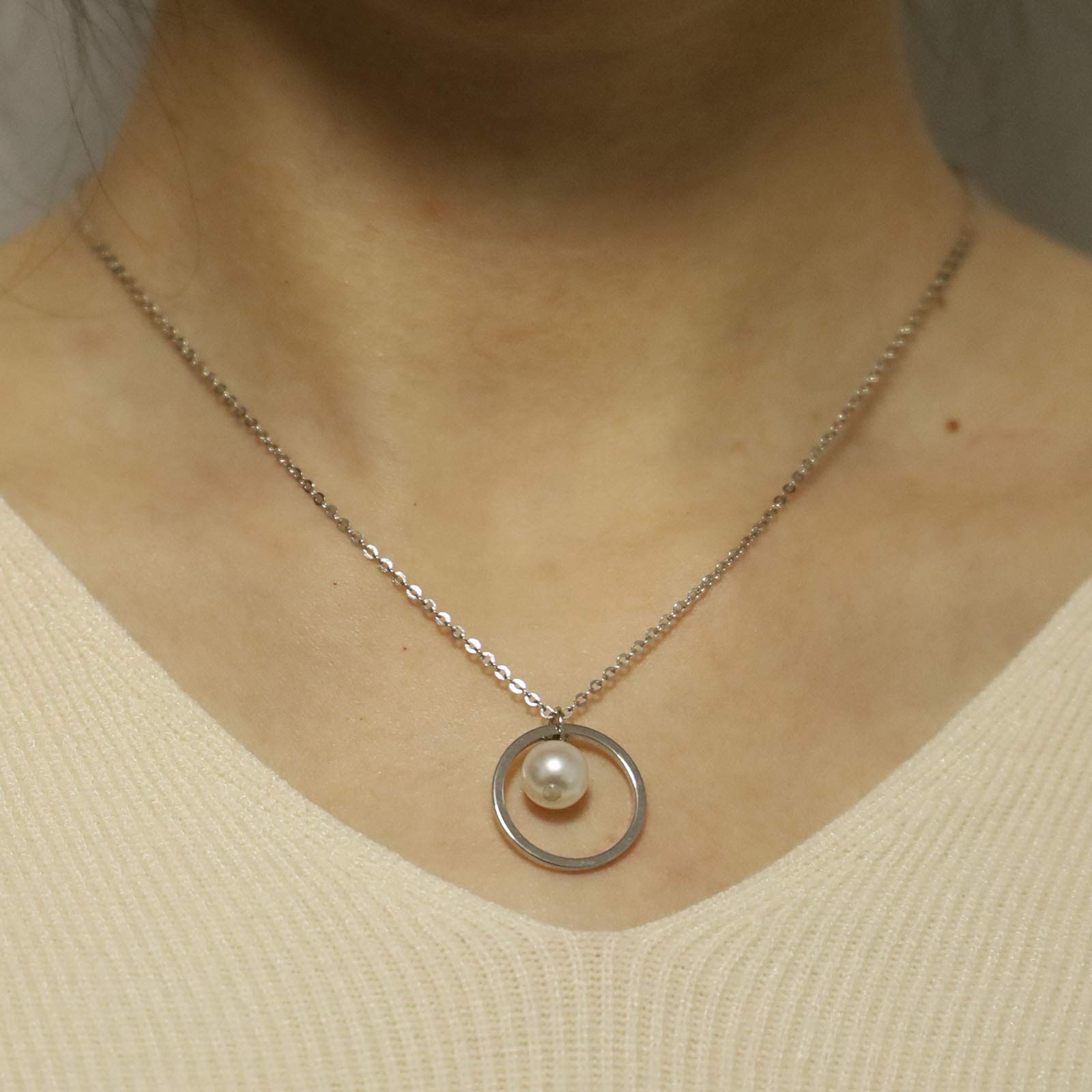 Yienate Fashion Pearl Necklace Chain Simple Hollow Ring Pearl Pendant Necklace Jewelry Accessories for Women and Girls (Silver)