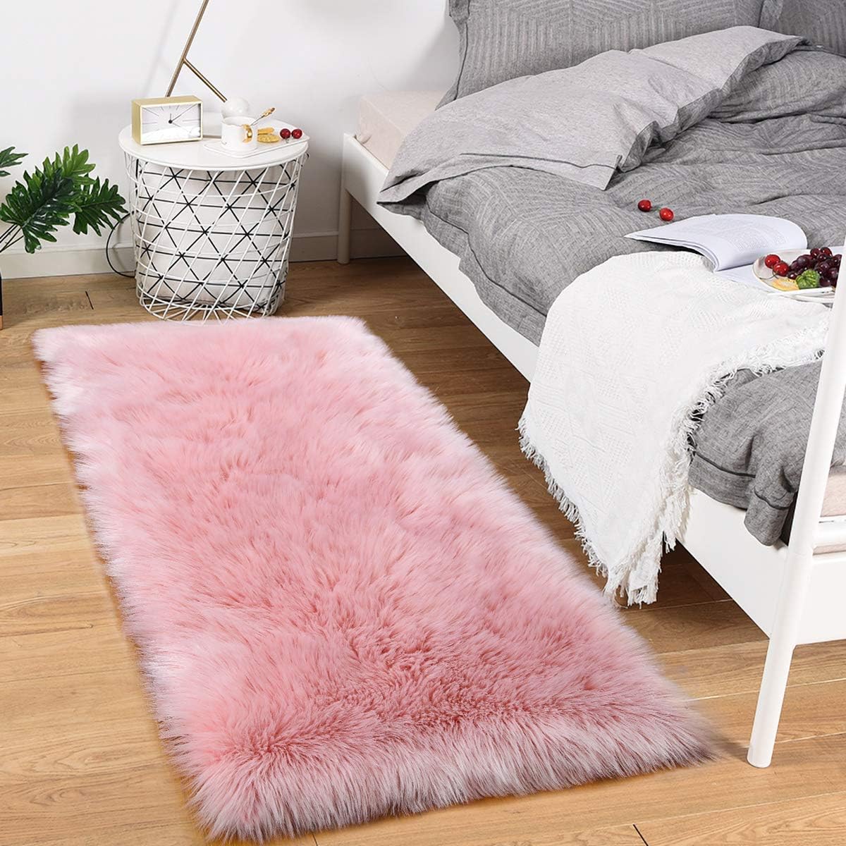 Noahas Luxury Fluffy Rugs Bedroom Furry Carpet Bedside Sheepskin Area Rugs Children