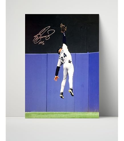 MLB ケングリフィーJr フォト サイン プレート Amazon.com: Ken Griffey Jr - Leaping Catch - Metal Wall Art 16x20