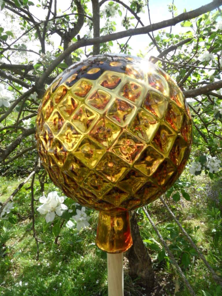 Gartenkugel Aus Glas – Goldfarben, 15 Cm, Mit Granulat & Korken