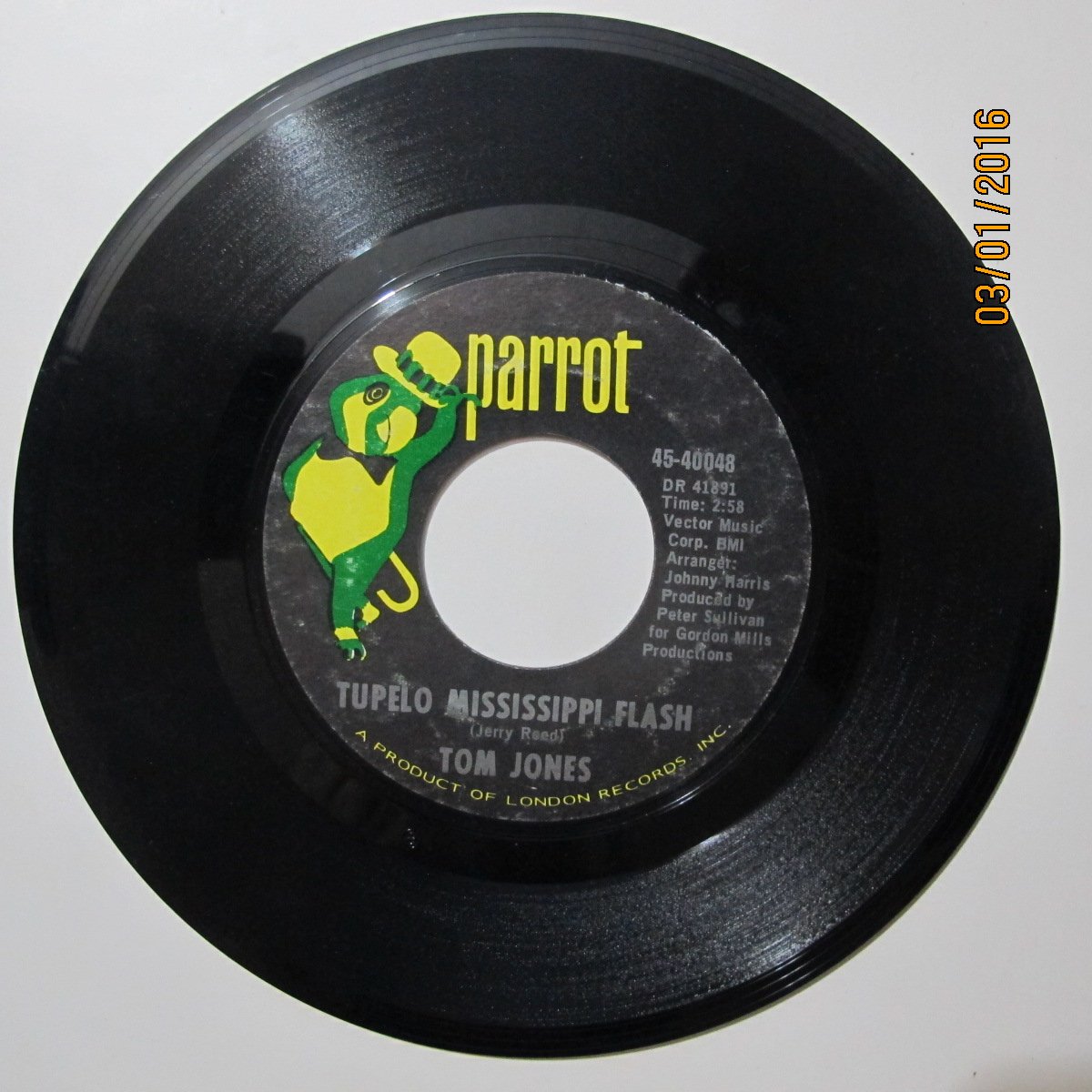Tom Jones Tom Jones 45 Rpm Daughter Of Darkness Tupelo Mississippi Flash Amazon Com Music