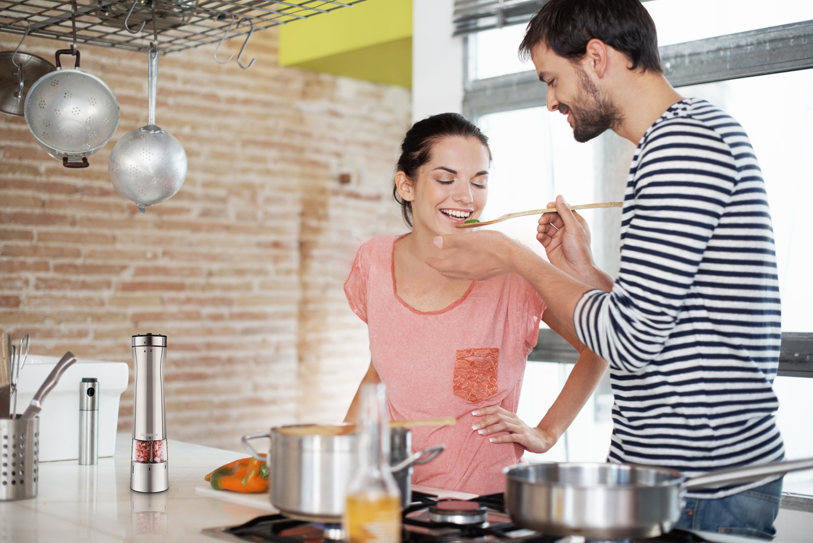 Electric Salt or Pepper Grinder, CUSIBOX Stainless Steel Electric Pepper Grinder or Salt Mill with LED Light at Bottom, Pepper Mill Shaker with Adjustable Grind Coarseness