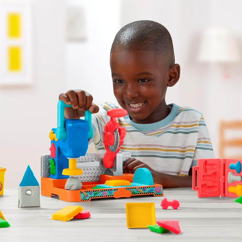 Play-Doh Tool Bank Craft set com plasticina com selos, ferramentas de brinquedo e 5 potes de cores diferentes, meninos e meninas de 3 anos ou mais