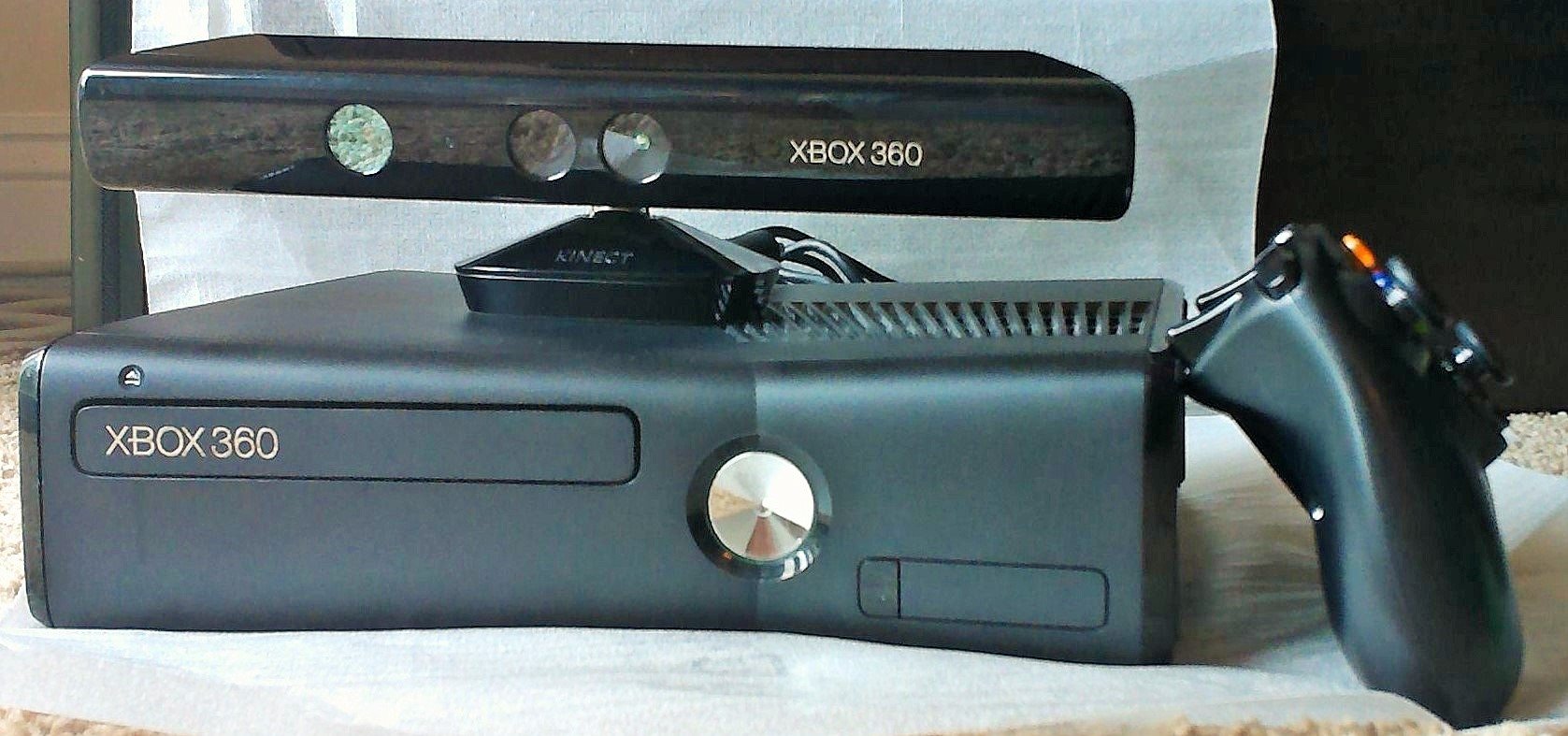 Microsoft Xbox 360 S 250GB System Kinect Bundle