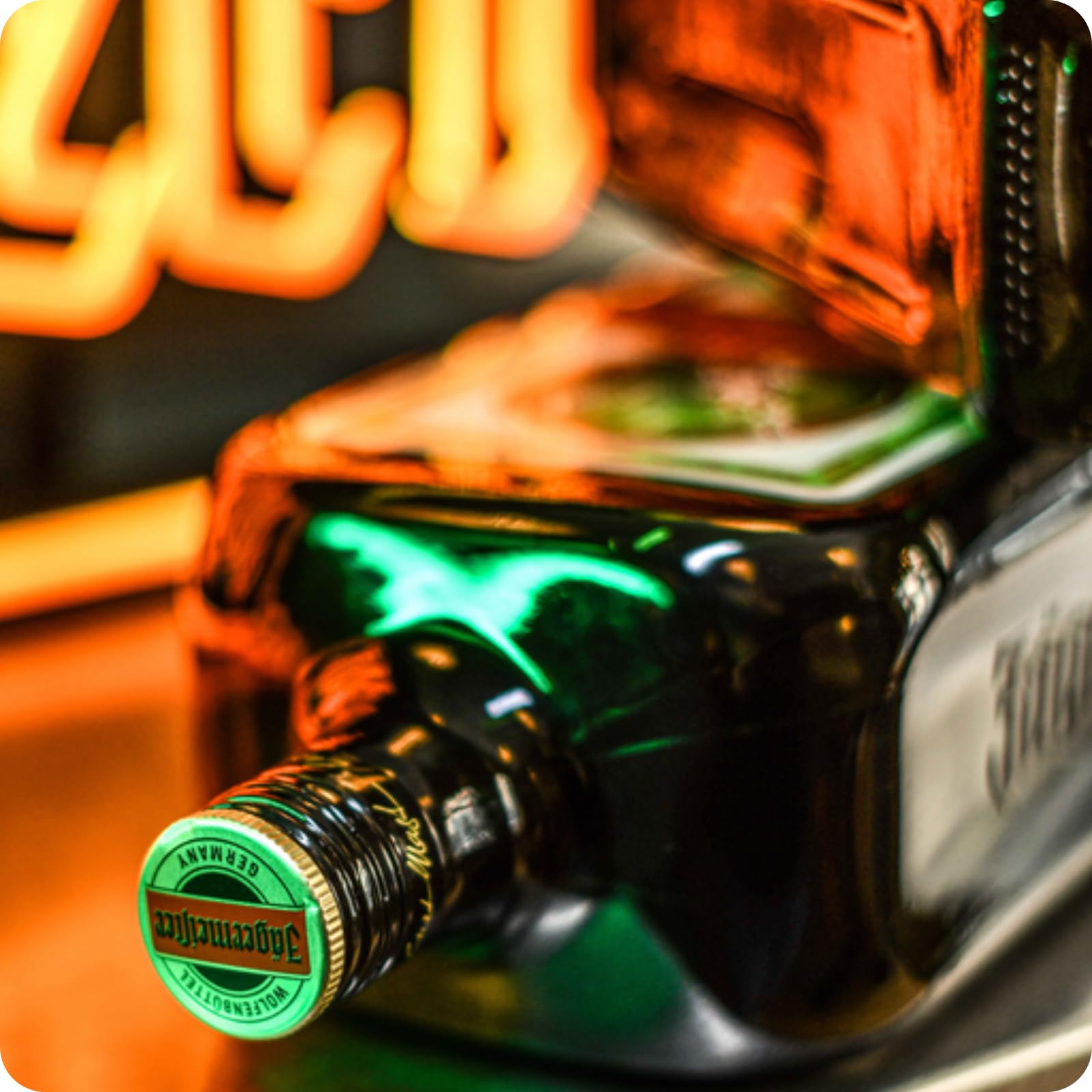 Jägermeister – 1 x 0,7l Premium Kräuterlikör 35% Vol. – 56 erlesene Kräuter – Kalt mazeriertes Elixier – Im Eichenfass gelagert – Das Original aus Wolfenbüttel 5