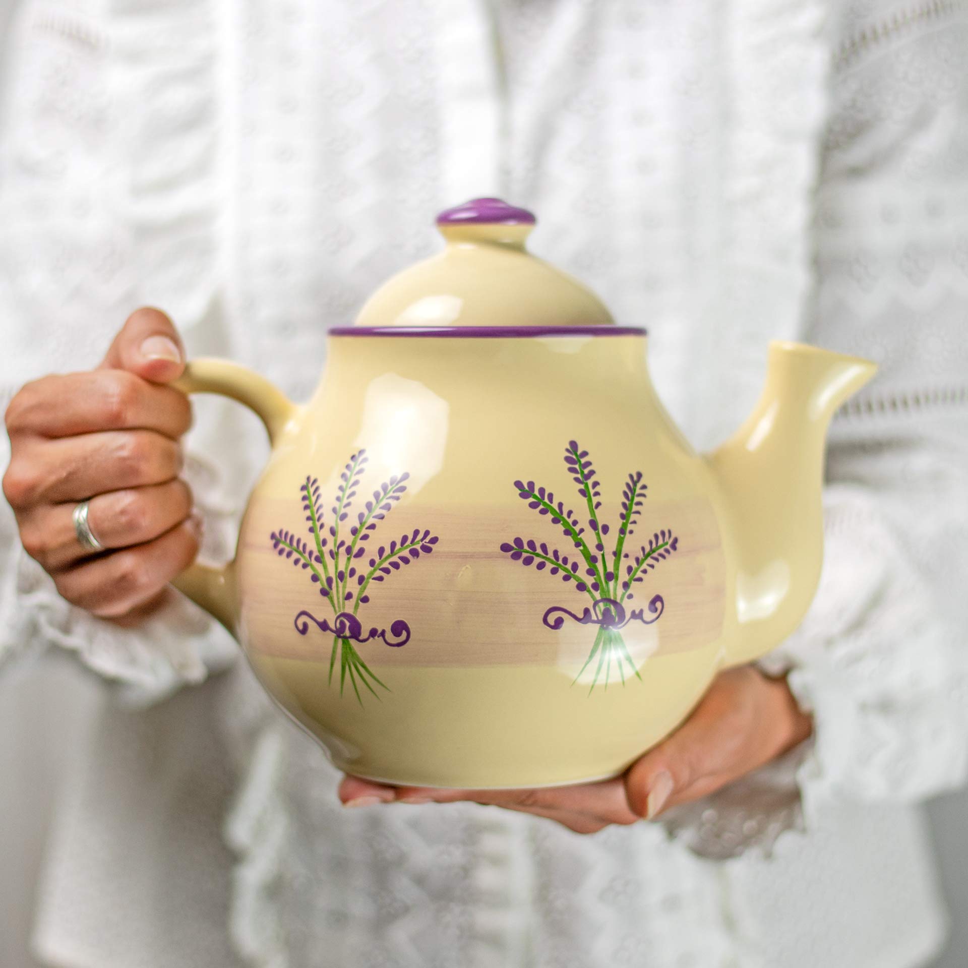 City to Cottage Ceramic 60 oz Teapot, Large Tea Pot for Bloomig and Loose Tea Leaf, Handcrafted Premium Teaware, Cream Lavender Floral Tea Pot for (5-6 Cups) Serving Tea, Teapot for Tea Lovers