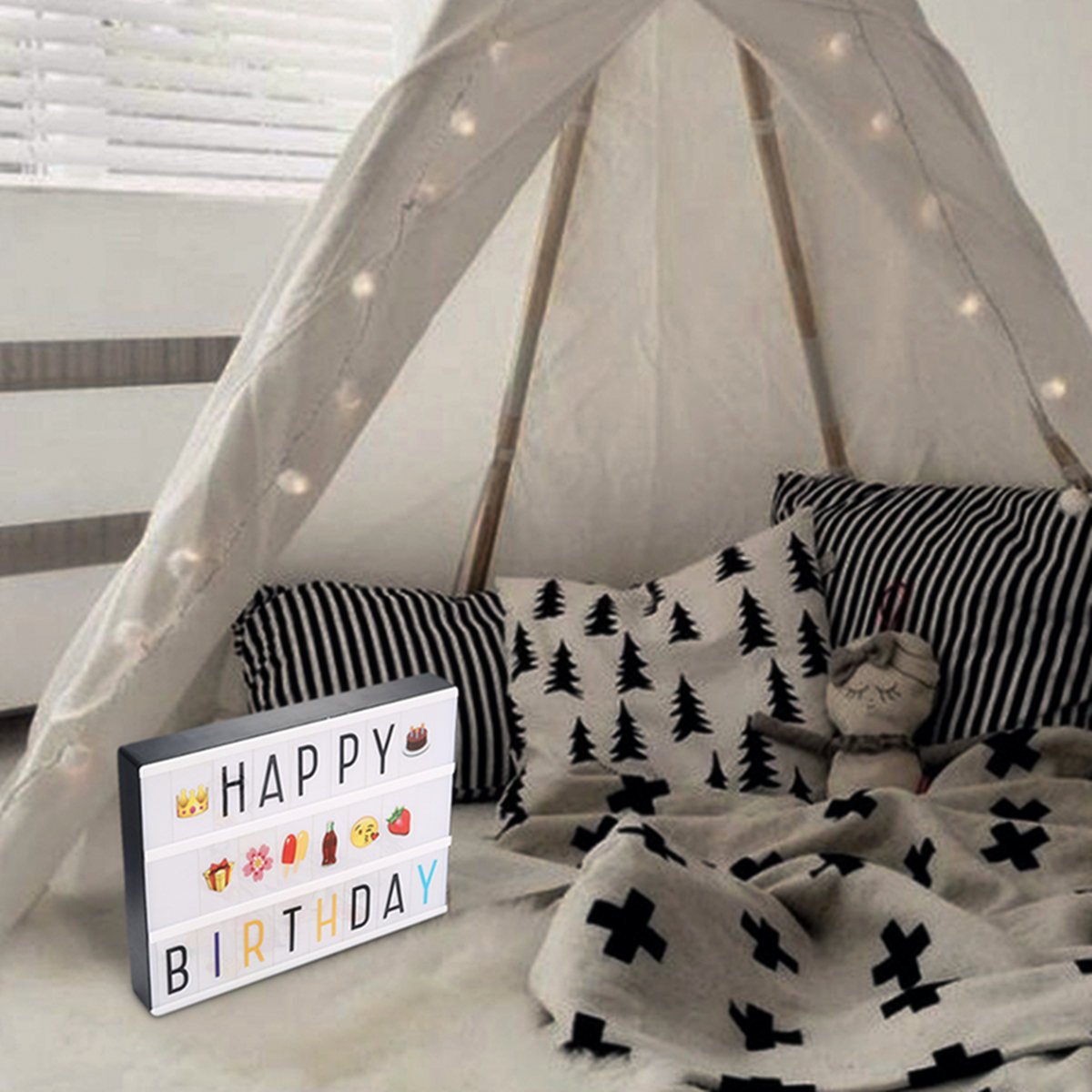 Jeteven Cinéma Boîte Lumineuse A4 Enseigne Lumineuse LED avec 210 Lettres et Symboles Décoration Chambre Mariage Fête