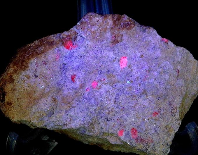 Amazon Co Jp カリフォルア産 コランダム ルビー サファイア 原石 168 2g Crd028 鉱物 天然石 ホビー