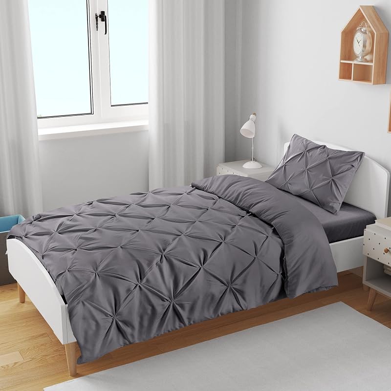 K&A Pintuck Pinch Pleat Double Duvet Set Grey 200x200 with Pillowcases