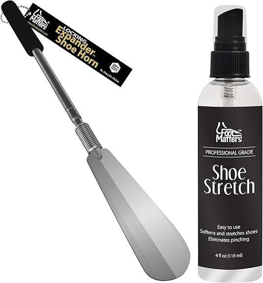 shoe horn to stretch shoes