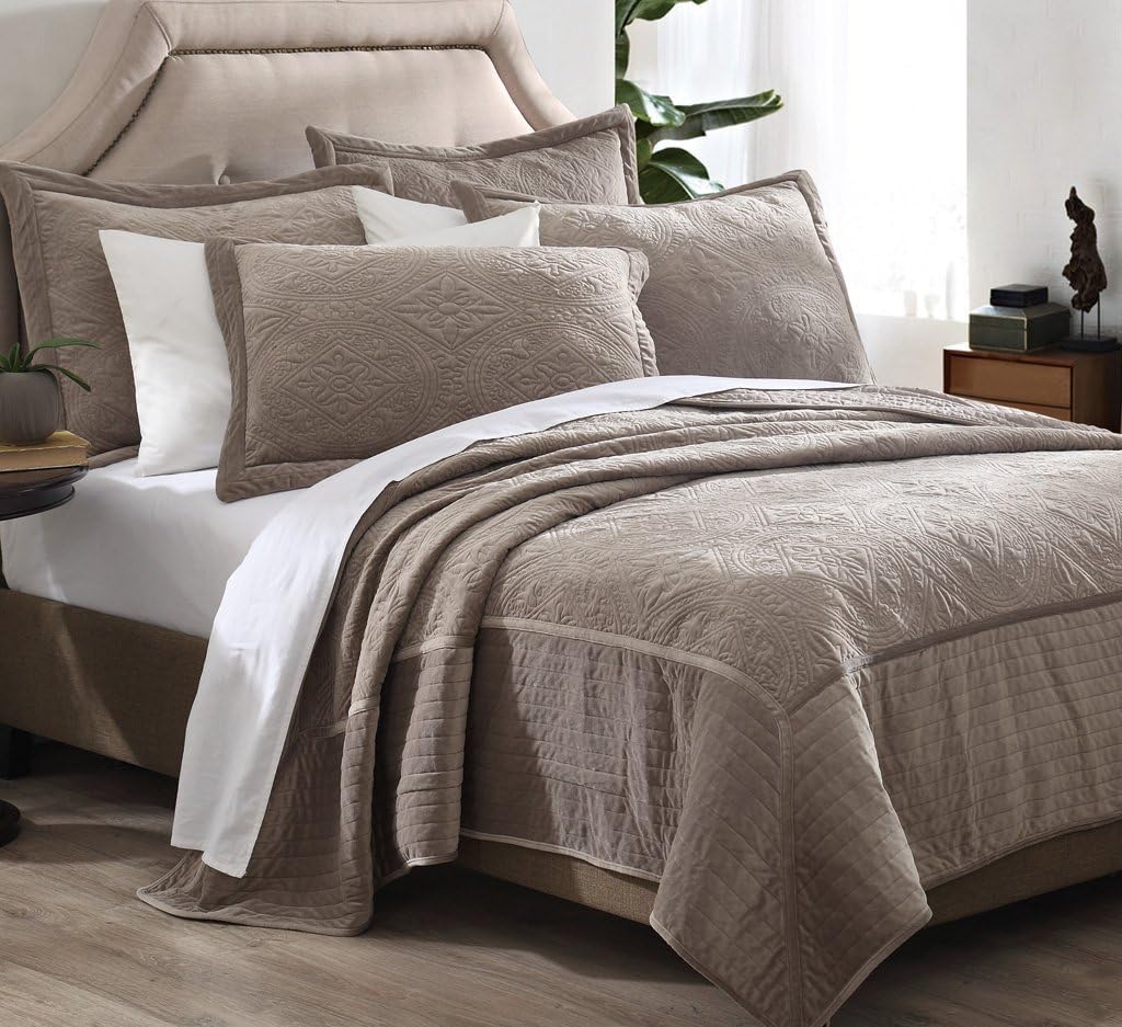 3 Piece King Vanderbilt Gold Velvet Quilt Set Home & Kitchen