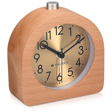 Navaris Analog Holz Wecker mit Snooze - Retro Uhr Halbrund mit Ziffernblatt Gold Alarm Licht - Leise Tischuhr ohne Ticken - N