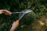 Fiskars PowerGear II Hedge Shear 57cm, Stainless Steel Blades, Black/Orange view 3