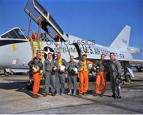 Amazon Co Jp Onlyclassics マーキュリー 7 宇宙飛行士 F 106 デルタ ダート ジェット 8x10 写真 John Glenn Shepard Grissom ホーム キッチン